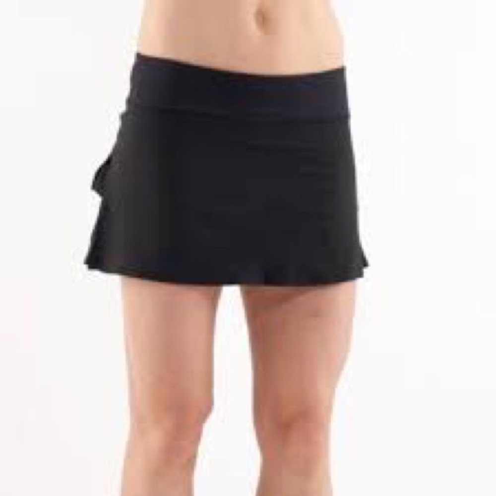 Size 4 pace setter lululemon skort. Like new.